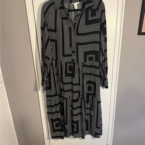 H&M Black and White Long Sleeve Dress